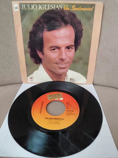 Julio Iglesias  –  Un Sentimental -  1980  Hollanda Basım 45 lik Plak