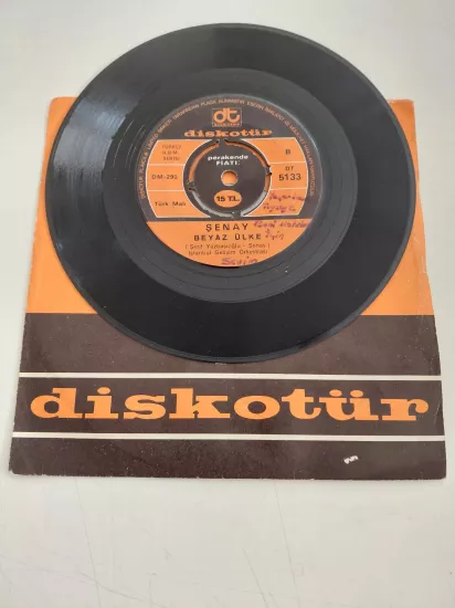 Şenay   – Beyaz Ülke / Gerçek Nerede  - 1974 Türkiye  Basım 45’lik Plak