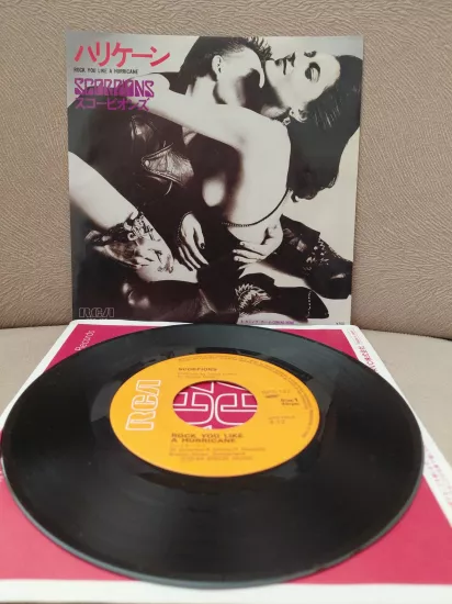 SCORPIONS  –   Rock You Like A Hurricane  - 1984  Japonya Basım  45lik Plak