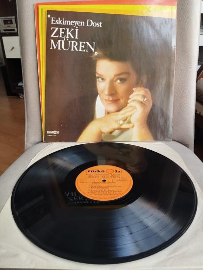 Zeki Müren ‎– Eskimeyen Dost - 1982  Türkiye  Basım LP Plak Albüm