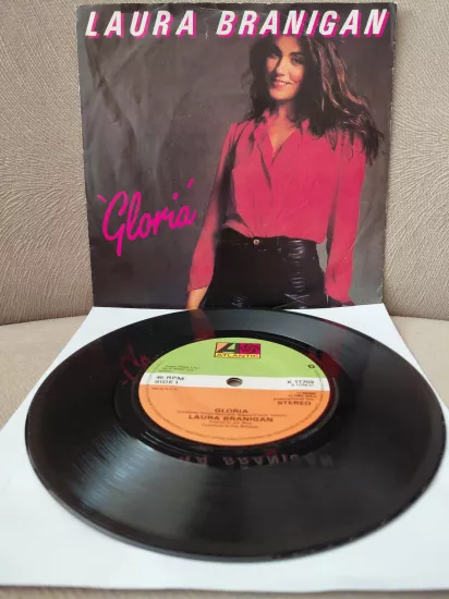 Laura Branigan  –  Gloria  -  1982  İngiltere Basım 45 lik Plak