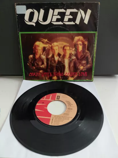 QUEEN - CRAZY LITTLE THING CALLED LOVE / WE WILL ROCK YOU - 1979 HOLLANDA BASIM  45’LİK  PLAK