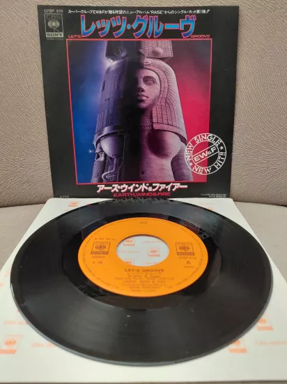 Earth, Wind & Fire  –  Let’s Groove  - 1981  Japonya Basım 45lik Plak