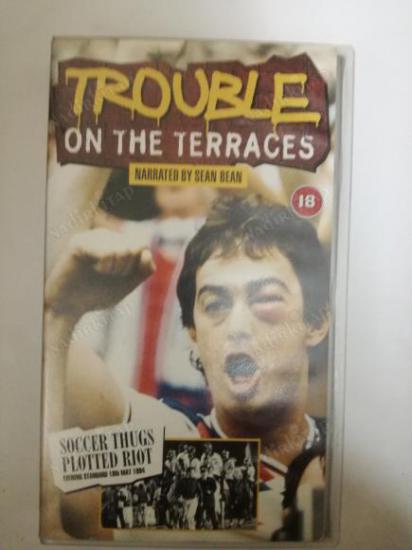 VHS VİDEO-TROUBLE ON THE TERRACES 1994 CASTLE VIDEO  İNGİLİZCE