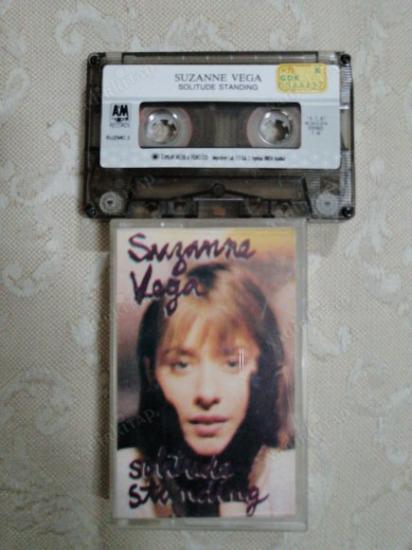 SUZANNE VEGA -SOLITUDE STANDING - 1991 TÜRKİYE  KAĞITLI Basım  *KASET*