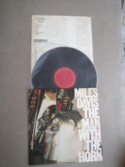 MILES DAVIS - THE MAN WITH THE HORN - 1981  JAPONYA BASIM 33 LÜK LP  PLAK