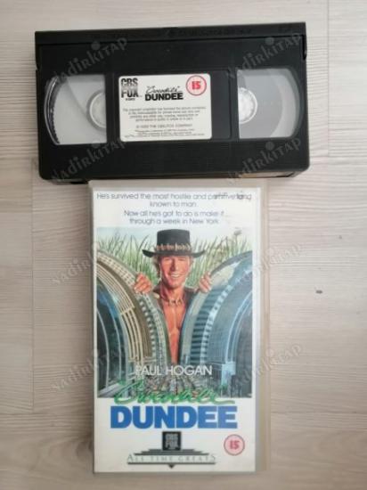 VHS VİDEO - CROCODILE DUNDEE    - 93 DAKİKA 1989 İNGİLTERE   BASIM