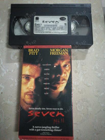VHS VİDEO -SEVEN - DIRECTOR’S LETTERBOXED EDITION - BRAD PITT / MORGAN FREEMAN  136  DAKİKA - 1996  BASIM