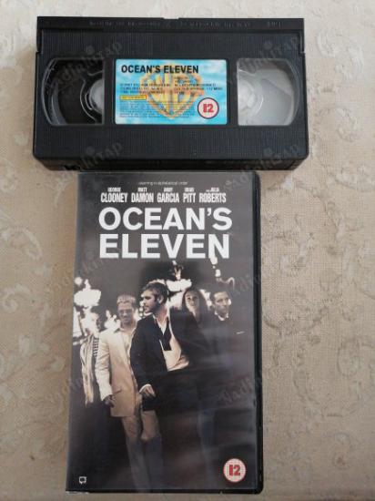 VHS VİDEO - OCEAN’S ELEVEN - GEORGE CLOONEY / MATT DAMON /ANDY GARCIA /BRAD PITT  - 112 DAKİKA 2002 İNGİLTERE BASIM İNGİLİZCE 97 DAKİKA