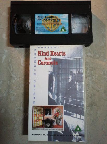 KIND HEARTS AND CORONETS - ALEC GUINNESS -  VHS VİDEO FİLM - 102  DAKİKA -1993  İNGİLTERE BASIM İNGİLİZCE