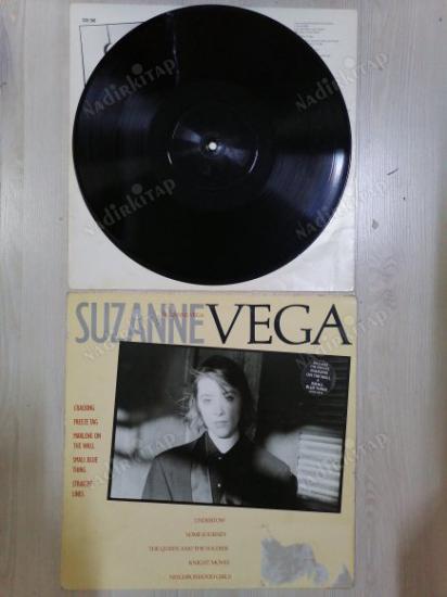 SUZANNE VEGA - SUZANNE VEGA - 1985 İNGİLTERE BASIM - 33 LÜK LP PLAK ( KAPAĞINDA SOYULMA VAR )