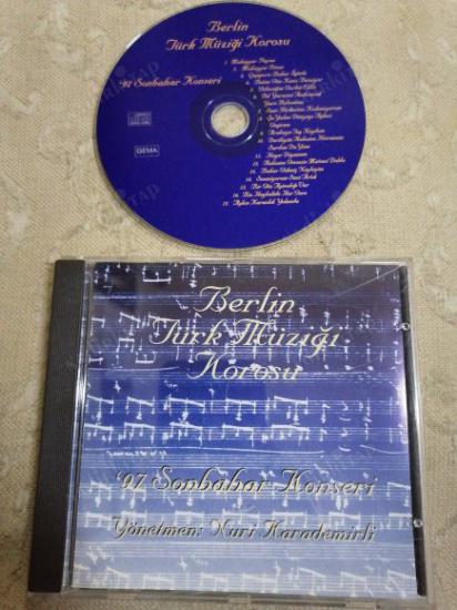 BERLİN TÜRK MÜZİĞİ KOROSU - ’97 SONBAHAR KONSERİ - 1997 TÜRKİYE  BASIM  ALBÜM CD ( YÖNETMEN: NURİ KARADEMİRLİ )