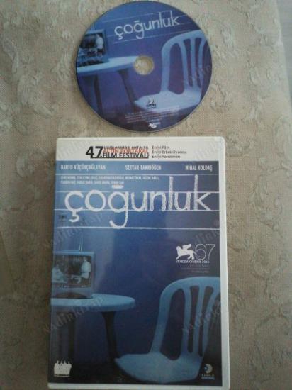 ÇOĞUNLUK  - BARTU KÜÇÜKÇAĞLAYAN / SETTAR TANRIÖĞEN / NİHAL KOLDAŞ - BİR SEREN YÜCE  FİLMİ -  108 DAKİKA  DVD TÜRK FİLMİ