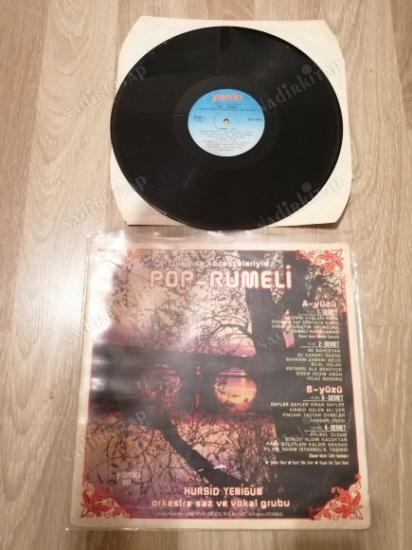 HURŞİD YENİGÜN ORKESTRA SAZ VE VOKAL GRUBU - TÜRÜ VE KÖÇEKÇELERİYLE POP RUMELİ - 1979   TÜRKİYE BASIM  LP 33 LÜK PLAK ALBÜM