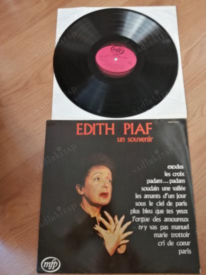 EDITH PIAF - UN SOUVENIR - 1980 HOLLANDA BASIM   33 LÜK LP  PLAK ( PADAM PADAM VE DAHA NİCESİ BU TERTEMİZ KOLLEKSİYONLUK PLAKTA )