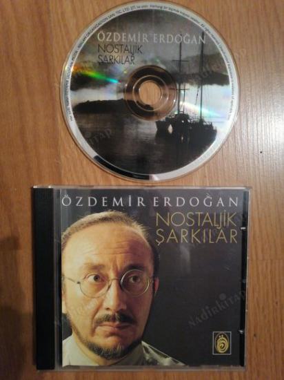 ÖZDEMİR ERDOĞAN - NOSTALJİK ŞARKILAR - 1991 TÜRKİYE  BASIM CD ALBÜM  - SARI BANDROLLÜ