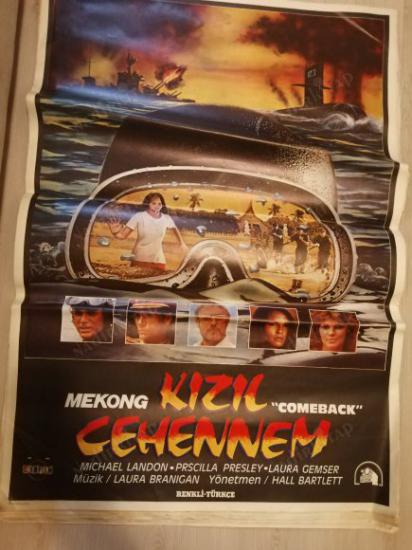 KIZIL CEHENNEM FİLMİNİNKIZIL CEHENNEM ( MEKONG COMEBACK ) MICHAEL LANDON, PRISCILLA PRESLEY, LAURA GEMSE - 70X100 CM EBATLARINDA FİLM AFİŞİ