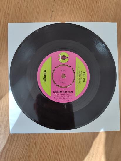 GÖKBEN - Şiribim Şiribom / Ve Bir Gün Sen - 1974 Türkiye Basım  45 lik Plak - KAPAKSIZ