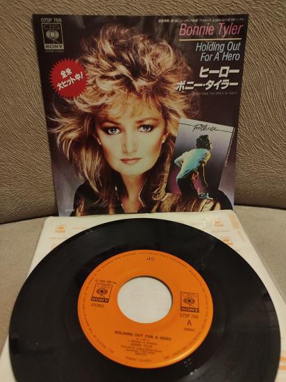 BONNIE TYLER - Holding Out For A Hero 1984 Japonya Basım 45lik Plak