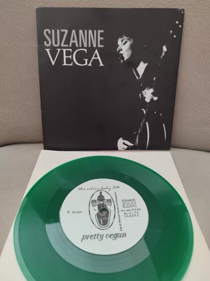 SUZANNE VEGA - Pretty Vegan  1984 USA Unofficial  Basım 45lik Plak - Yeşil Plak 2.el