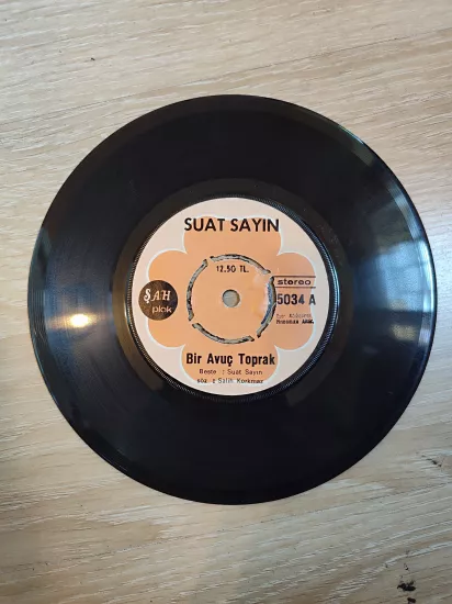 Suat Sayın - Bir Avuç Toprak / Tuzak  - Türkiye Basım  45 lik Plak kapaksız