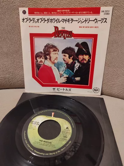 THE BEATLES Ob-la-di , Ob-la-da / While My Guitar Gently Weeps Japonya 1977 Basım 45lik Plak 2.el