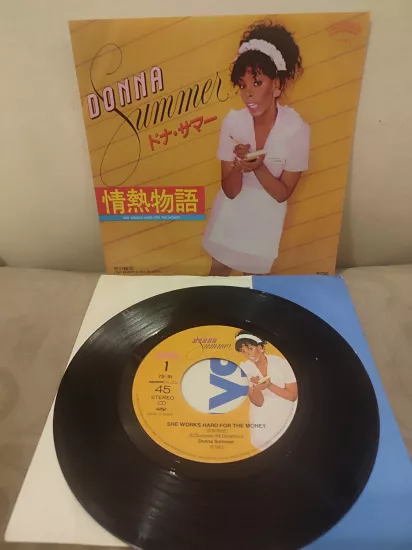 DONNA SUMMER - She Works Hard For The Money - 1983 Japonya Basım 45lik Plak 2.el