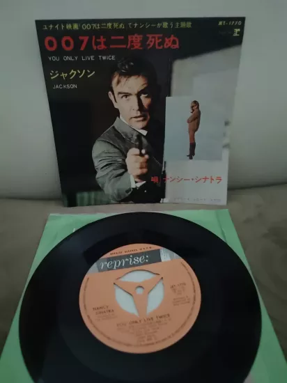 007 James Bond -Nancy Sinatra & Hazlewood - You Only Live Twice 1976 Japonya Basım 45lik Plak  2.el
