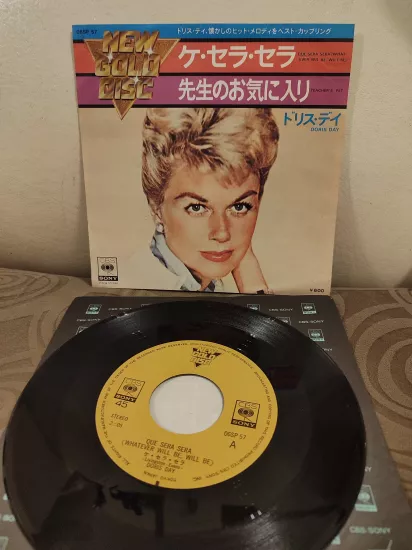 DORIS DAY - Whatever Will Be Will Be ( Que Sera Sera )  1976 Japonya Basım 45lik Plak 2.el