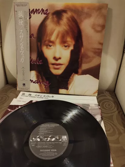 SUZANNE VEGA - Solitude Standing - 1987 Japonya Basım LP Plak Albüm - Obi’li 2.EL
