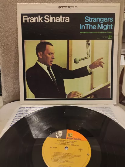 Frank Sinatra  - Strangers in The Night  - 1980 US Basım LP Plak Albüm  2.EL