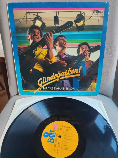 Grup Gündoğarken – Bir Yaz Daha Bitiyor- 1986 Türkiye Basım Nadir Plak - Dönem Plaktır  2.el