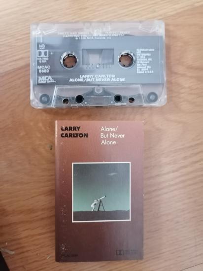 LARRY CARLTON - Alone / But Never Alone  1986 USA  Basım KASET ALBÜM